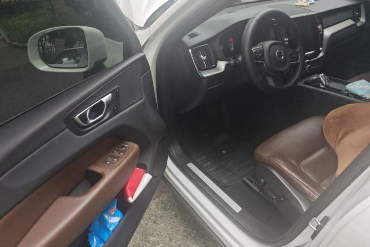 Used Volvo XC60 2023 B5 4x4 Smart Luxury Edition Driver Seat