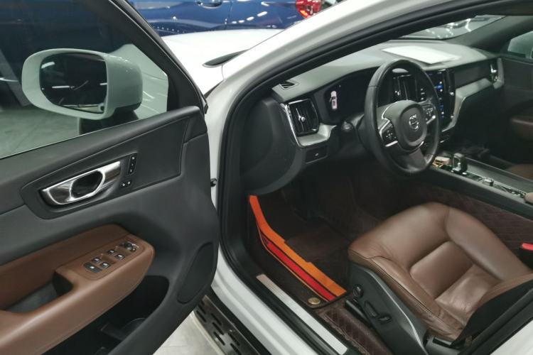 Used Volvo XC60 2023 B5 4x4 Smart Luxury Edition Driver Seat