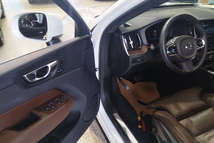 Used Volvo XC60 2023 B5 4x4 Smart Luxury Edition Driver Seat