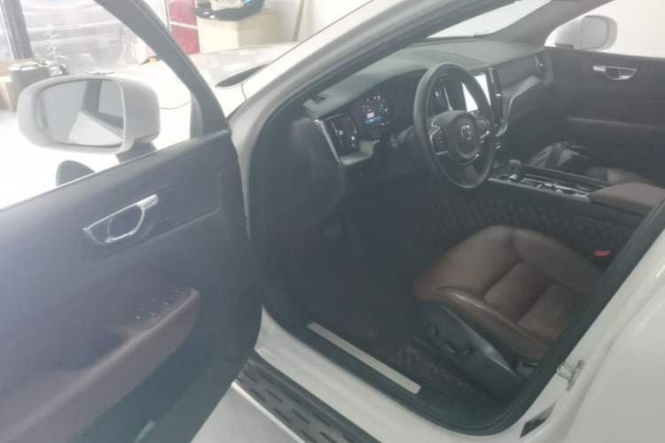 Used Volvo XC60 2023 B5 4x4 Smart Luxury Edition Driver Seat