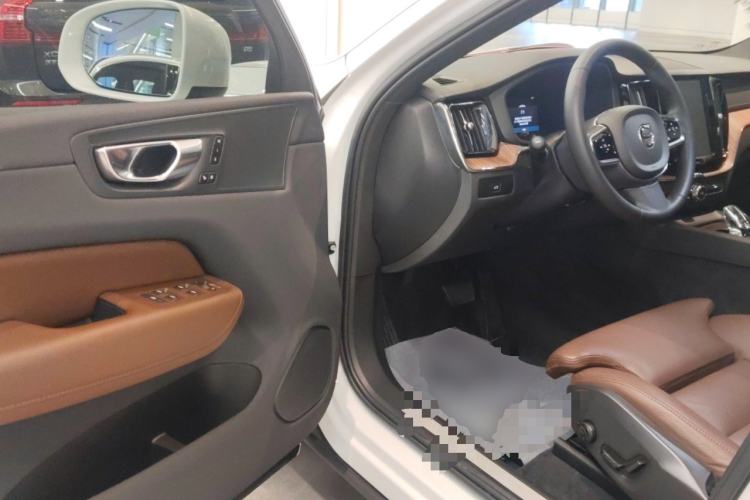 Used Volvo XC60 2023 B5 4x4 Smart Luxury Edition Driver Seat