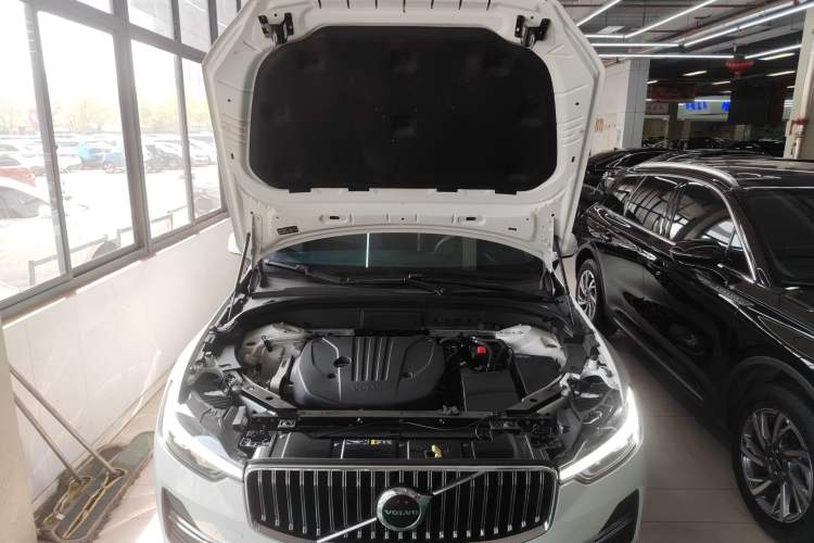Used Volvo XC60 2023 B5 4x4 Smart Luxury Edition Engine Bay
