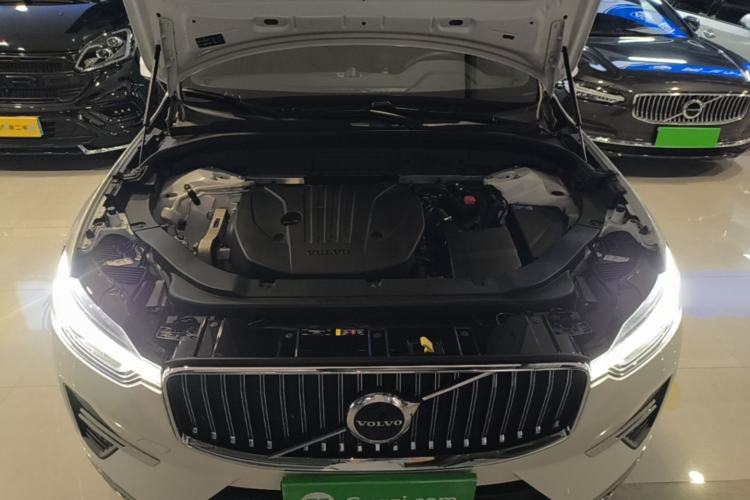 Used Volvo XC60 2023 B5 4x4 Smart Luxury Edition Engine Bay