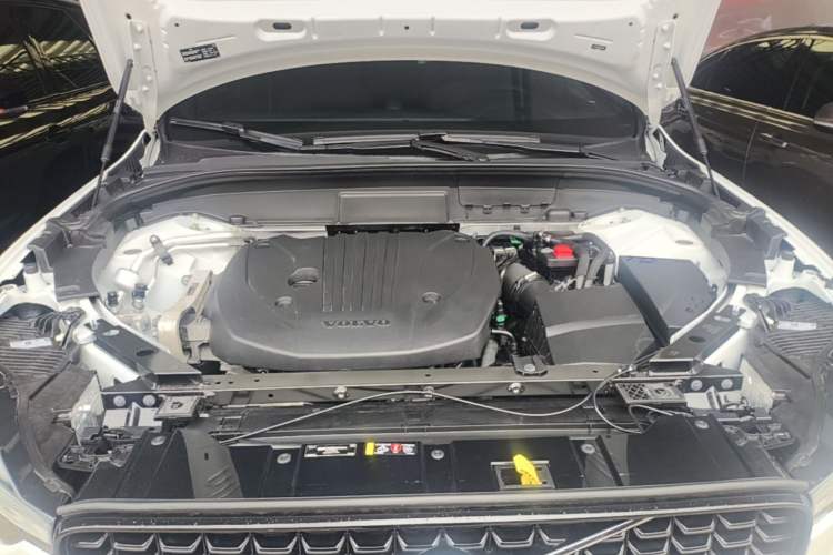 Used Volvo XC60 2023 B5 4x4 SmartDrive Sport Edition Engine Bay