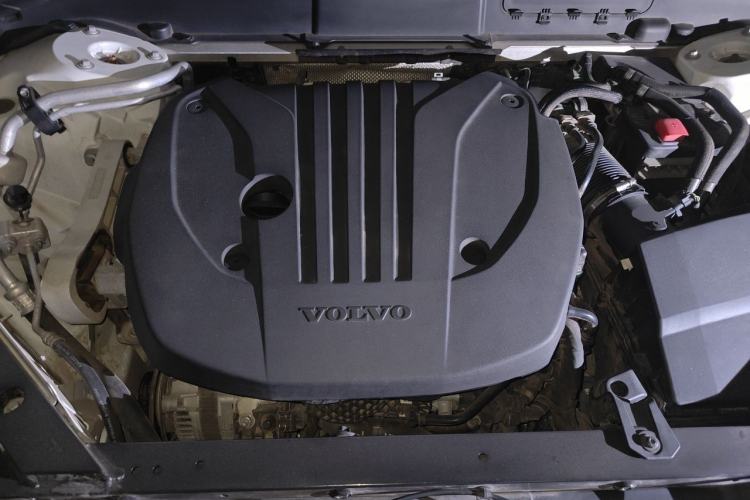 Used Volvo XC60 2023 B5 4x4 Smart Luxury Edition Engine Bay
