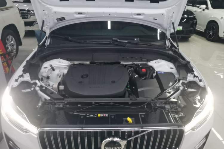 Used Volvo XC60 2023 B5 4x4 Smart Luxury Edition Engine Bay