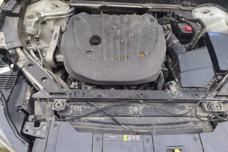 Used Volvo XC60 2023 B5 4x4 Smart Luxury Edition Engine Bay