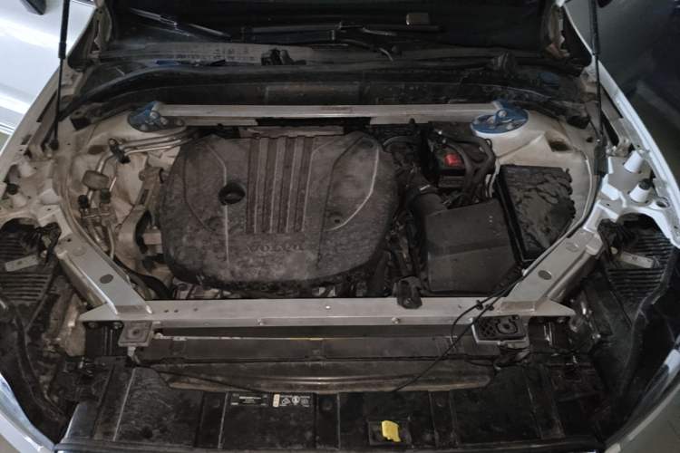 Used Volvo XC60 2023 B5 4x4 Smart Luxury Edition Engine Bay