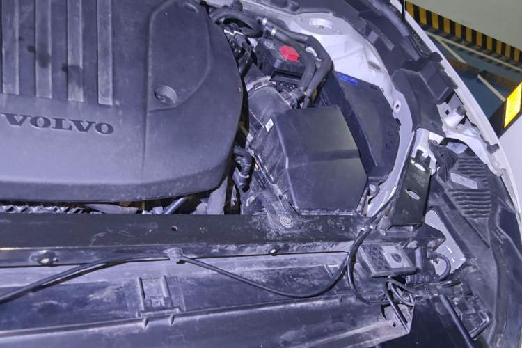 Used Volvo XC60 2023 B5 4x4 Smart Luxury Edition Engine Bay Left