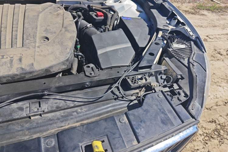 Used Volvo XC60 2023 B5 4x4 Smart Luxury Edition Engine Bay Left