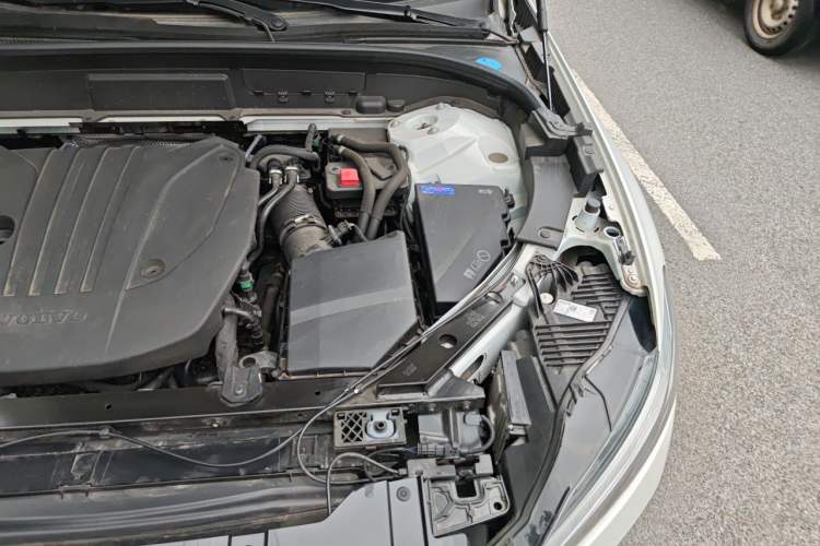 Used Volvo XC60 2023 B5 4x4 SmartDrive Sport Edition Engine Bay Left