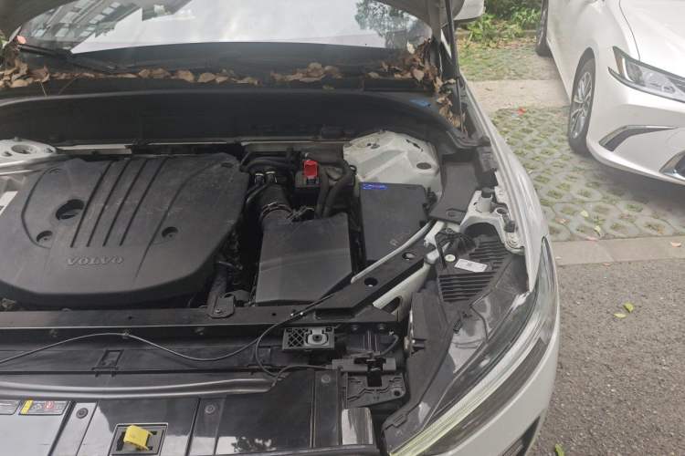 Used Volvo XC60 2023 B5 4x4 Smart Luxury Edition Engine Bay Left