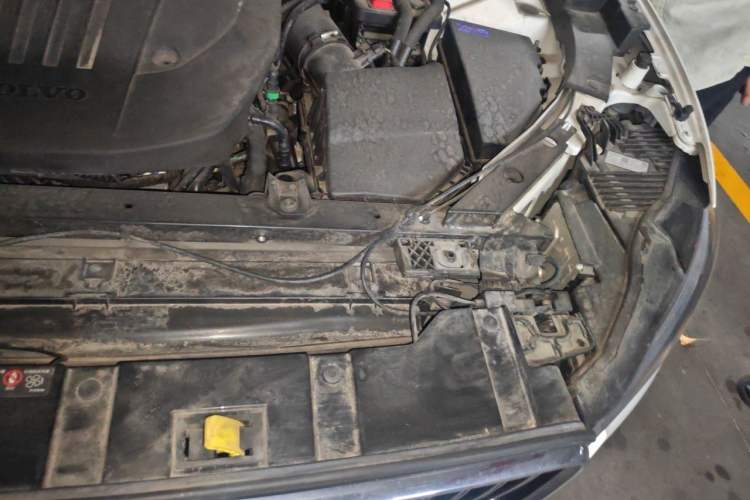 Used Volvo XC60 2023 B5 4x4 Smart Luxury Edition Engine Bay Left