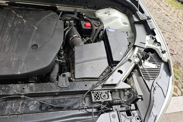 Used Volvo XC60 2023 B5 4x4 Smart Luxury Edition Engine Bay Left