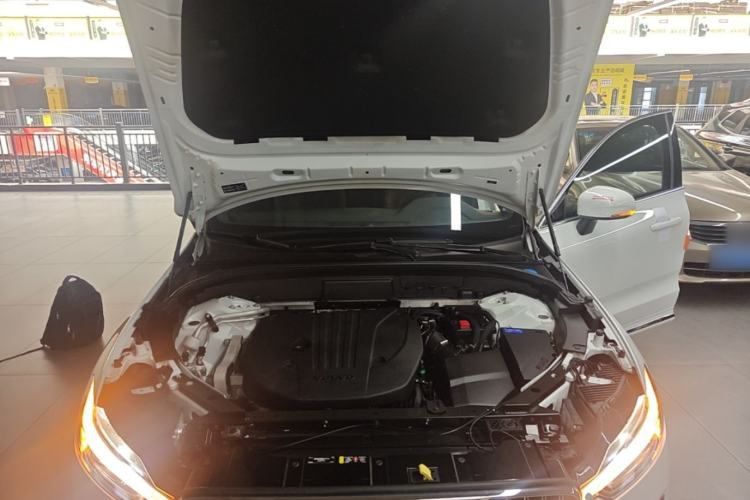 Used Volvo XC60 2023 B5 4x4 Smart Luxury Edition Engine Bay