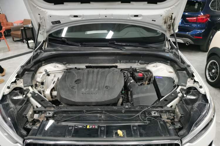 Used Volvo XC60 2023 B5 4x4 Smart Luxury Edition Engine Bay