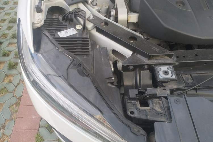 Used Volvo XC60 2023 B5 4x4 Smart Luxury Edition Engine Bay Right