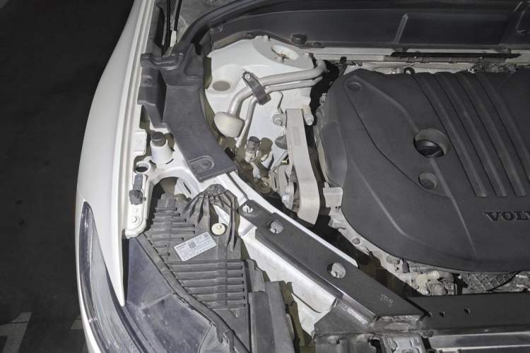 Used Volvo XC60 2023 B5 4x4 Smart Luxury Edition Engine Bay Right
