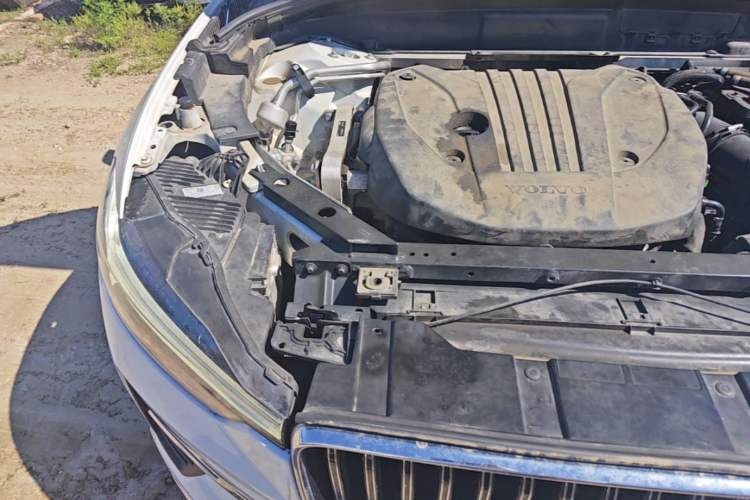 Used Volvo XC60 2023 B5 4x4 Smart Luxury Edition Engine Bay Right