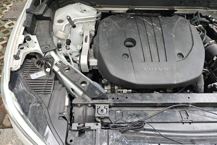 Used Volvo XC60 2023 B5 4x4 Smart Luxury Edition Engine Bay Right
