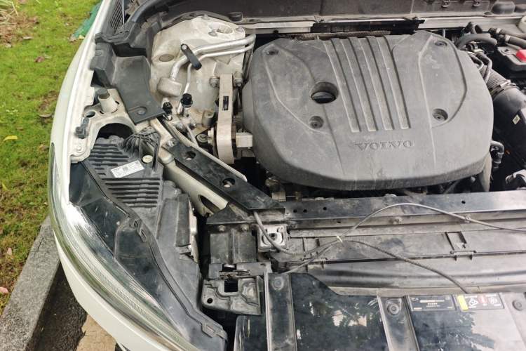 Used Volvo XC60 2023 B5 4x4 Smart Luxury Edition Engine Bay Right