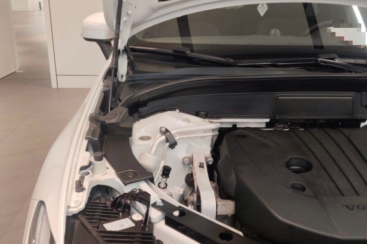 Used Volvo XC60 2023 B5 4x4 Smart Luxury Edition Engine Bay Right