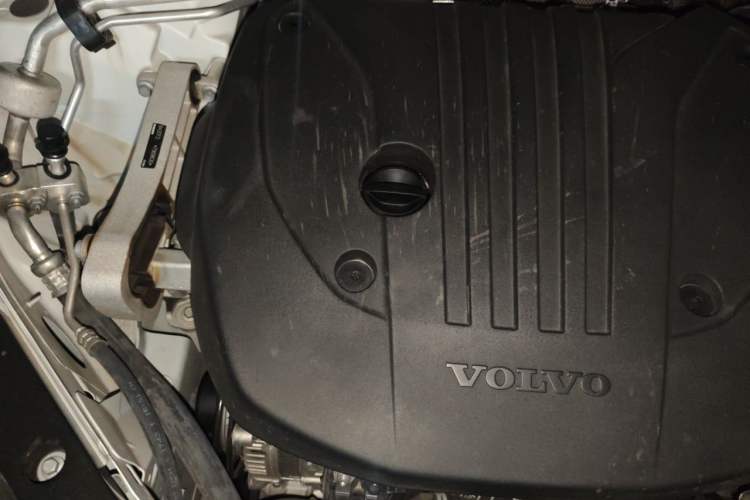 Used Volvo XC60 2023 B5 4x4 Smart Luxury Edition Engine Bay Right