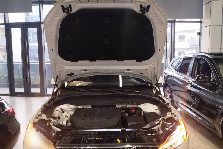 Used Volvo XC60 2023 B5 4x4 Smart Luxury Edition Engine Bay