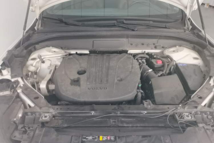 Used Volvo XC60 2023 B5 4x4 Smart Luxury Edition Engine Bay