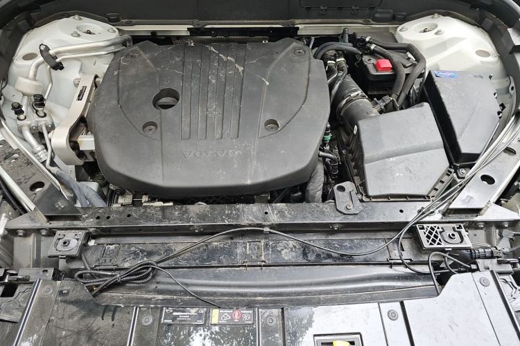 Used Volvo XC60 2023 B5 4x4 Smart Luxury Edition Engine Bay