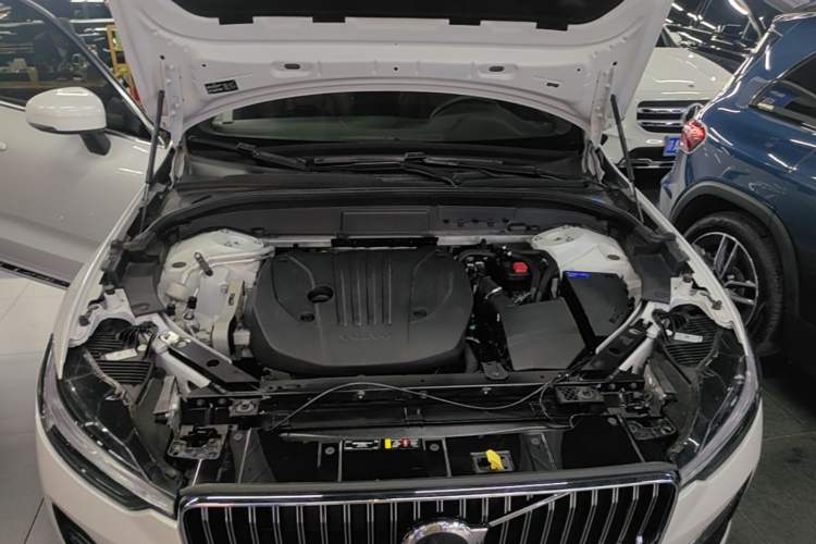 Used Volvo XC60 2023 B5 4x4 Smart Luxury Edition Engine Bay