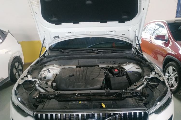 Used Volvo XC60 2023 B5 4x4 Smart Luxury Edition Engine Bay
