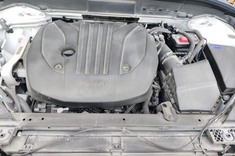 Used Volvo XC60 2023 B5 4x4 Smart Luxury Edition Engine Bay