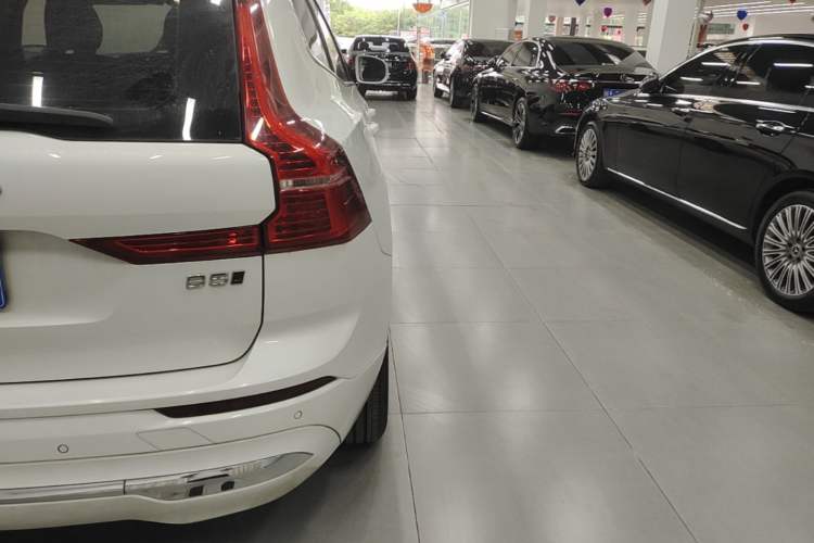 Used Volvo XC60 2023 B5 4x4 Smart Luxury Edition Exterior 1