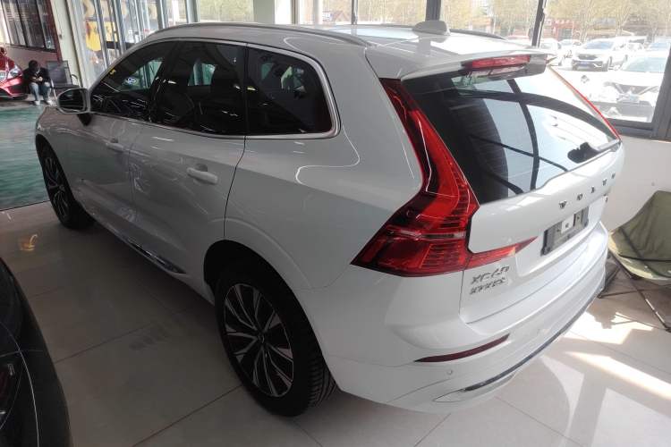 Used Volvo XC60 2023 B5 4x4 Smart Luxury Edition Exterior 2
