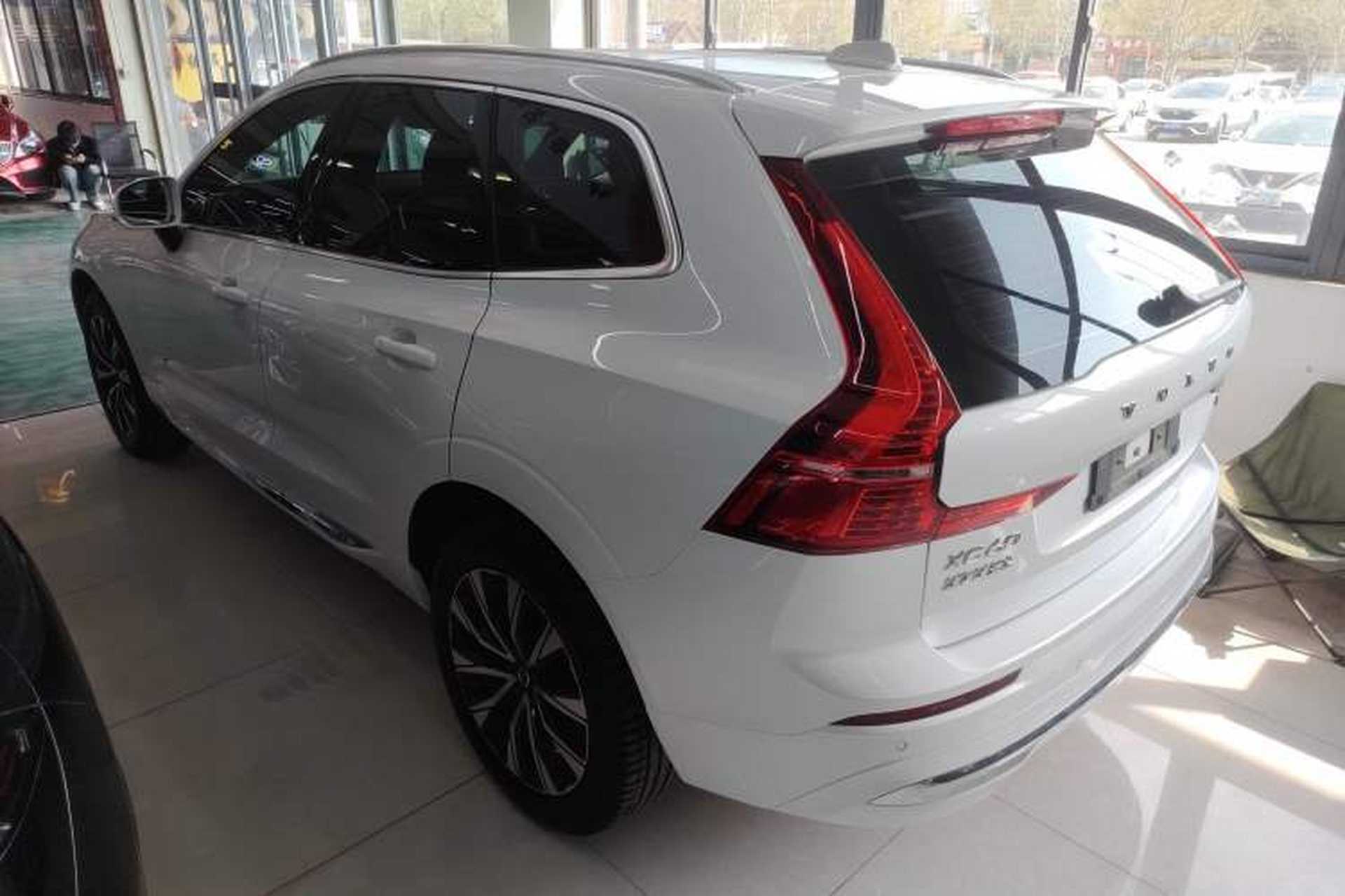 Used Volvo XC60 2023 B5 4x4 Smart Luxury Edition Exterior 2