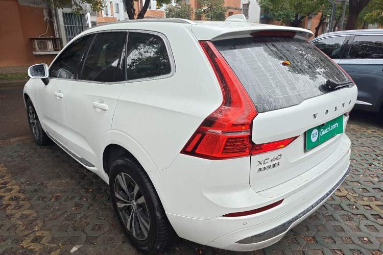 Used Volvo XC60 2023 B5 4x4 Smart Luxury Edition Exterior 2