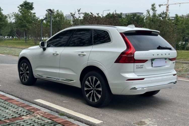 Used Volvo XC60 2023 B5 4x4 Smart Luxury Edition Exterior 2