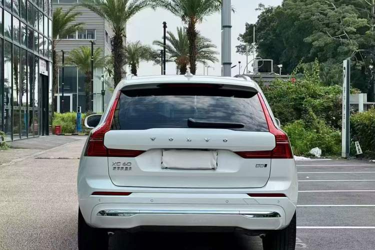 Used Volvo XC60 2023 B5 4x4 Smart Luxury Edition Exterior 2