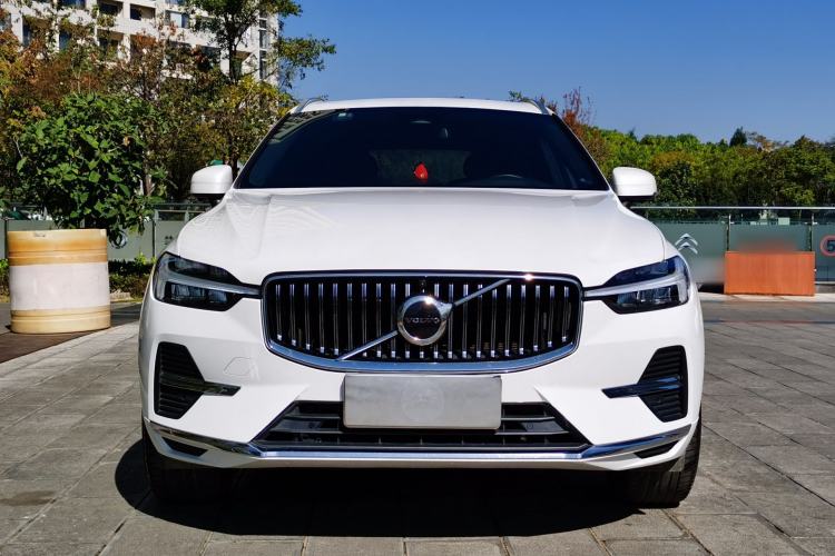 Used Volvo XC60 2023 B5 4x4 Smart Luxury Edition Exterior 2