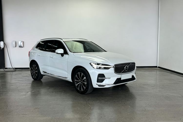 Used Volvo XC60 2023 B5 4x4 Smart Luxury Edition Exterior 2