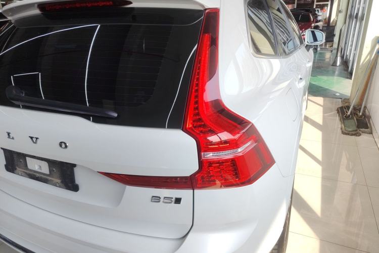 Used Volvo XC60 2023 B5 4x4 Smart Luxury Edition Exterior 3