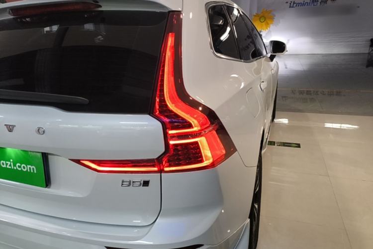 Used Volvo XC60 2023 B5 4x4 Smart Luxury Edition Exterior 3