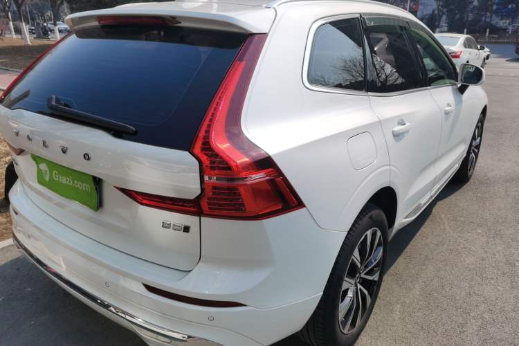 Used Volvo XC60 2023 B5 4x4 Smart Luxury Edition Exterior 3