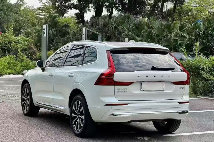 Used Volvo XC60 2023 B5 4x4 Smart Luxury Edition Exterior 3