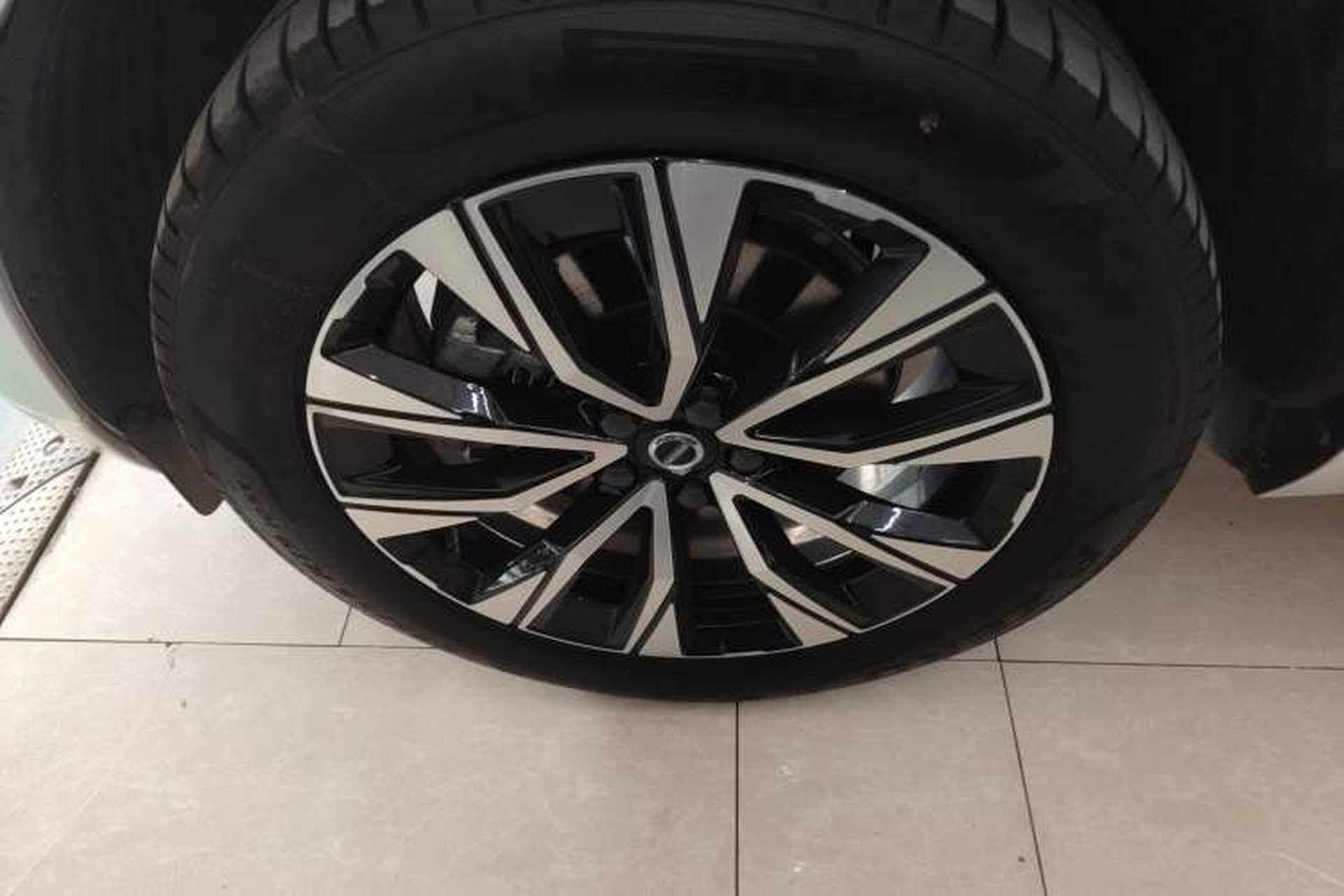 Used Volvo XC60 2023 B5 4x4 Smart Luxury Edition Exterior 4