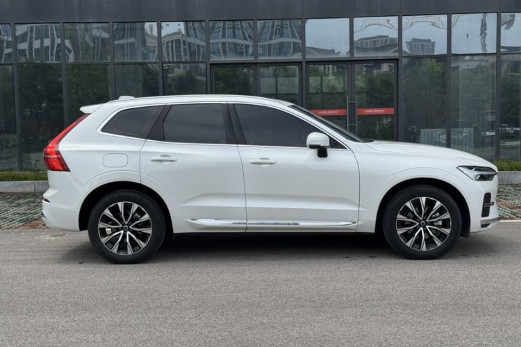 Used Volvo XC60 2023 B5 4x4 Smart Luxury Edition Exterior 4