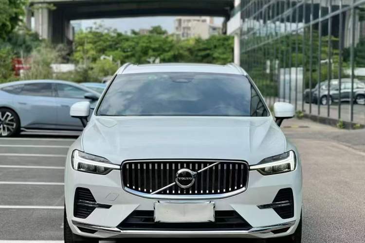 Used Volvo XC60 2023 B5 4x4 Smart Luxury Edition Exterior 4