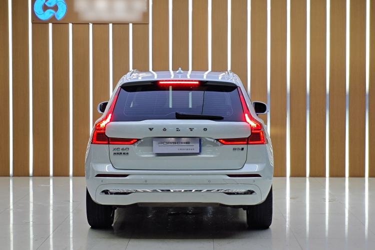 Used Volvo XC60 2023 B5 4x4 Smart Luxury Edition Exterior 4