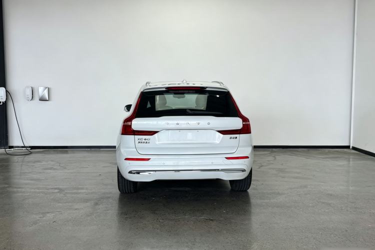 Used Volvo XC60 2023 B5 4x4 Smart Luxury Edition Exterior 4